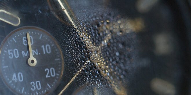 How to remove vapour from your watch